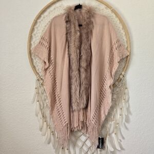 NWT Justin & Taylor Boho Petal Pink Poncho with Faux Fur Trim and Fringe Hem O/S